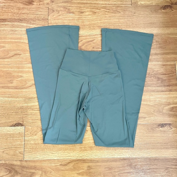 Aerie Hi-Rise Flare Leggings - Picture 7 of 9